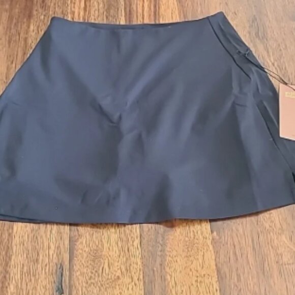 Girlfriend Collective Racer Float Ultralight Split Skort in Black Large. New - Picture 1 of 5
